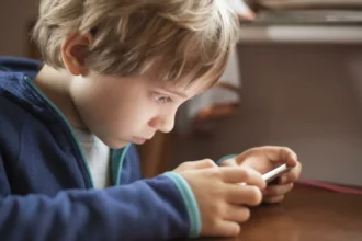 Zwischen Bildschirm und Bewegung: Kinder im digitalen Alltag